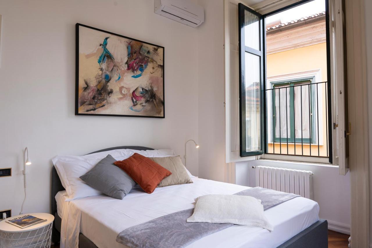 Bella Domus Suites Salerno Bagian luar foto