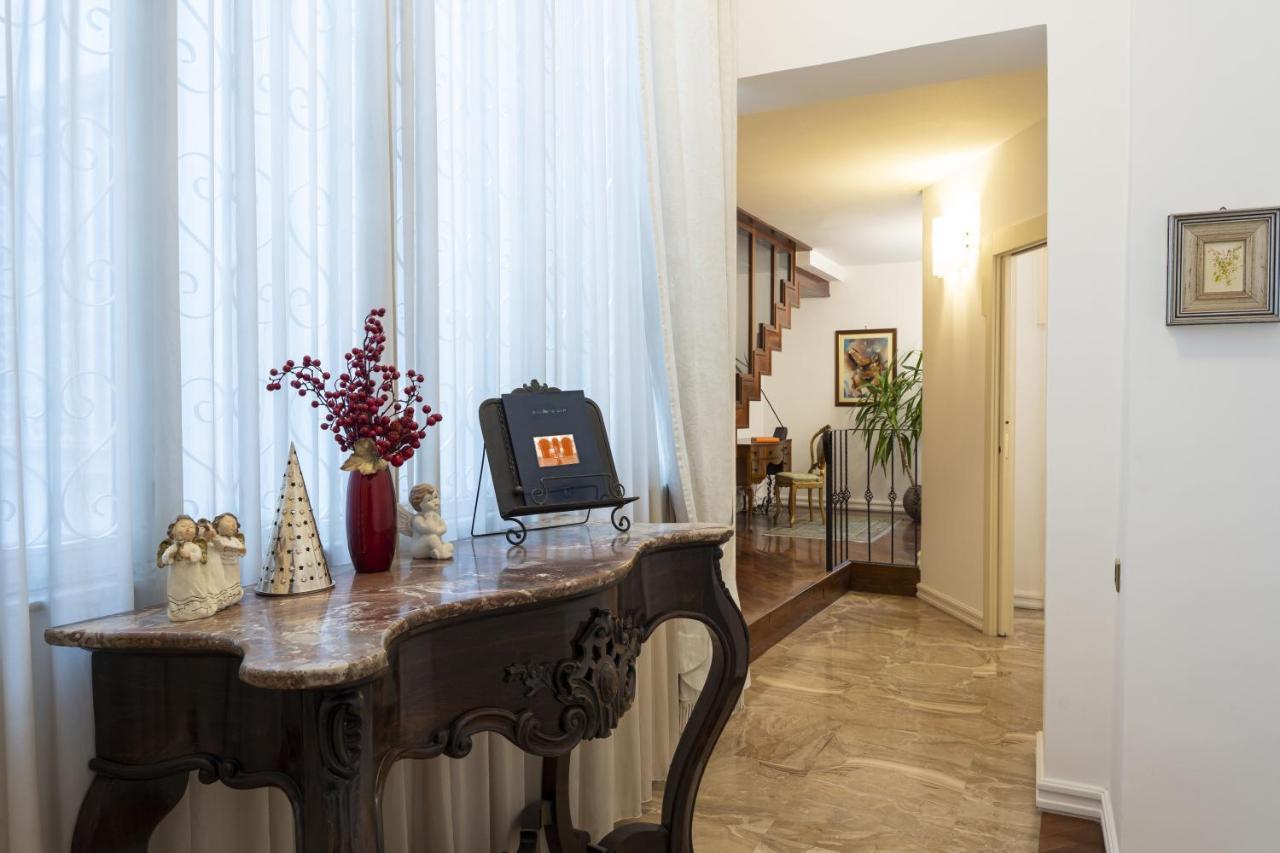 Bella Domus Suites Salerno Bagian luar foto