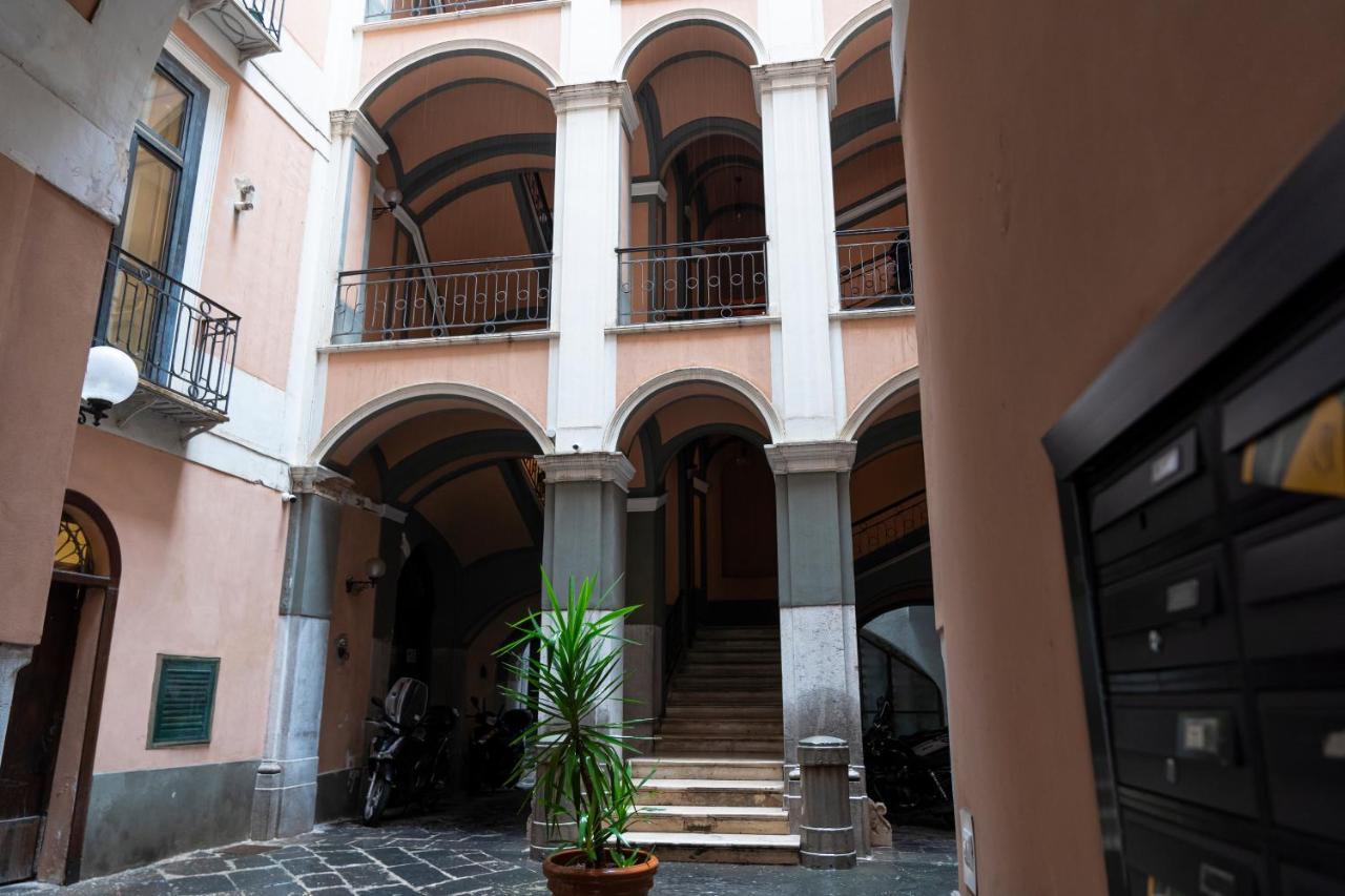 Bella Domus Suites Salerno Bagian luar foto