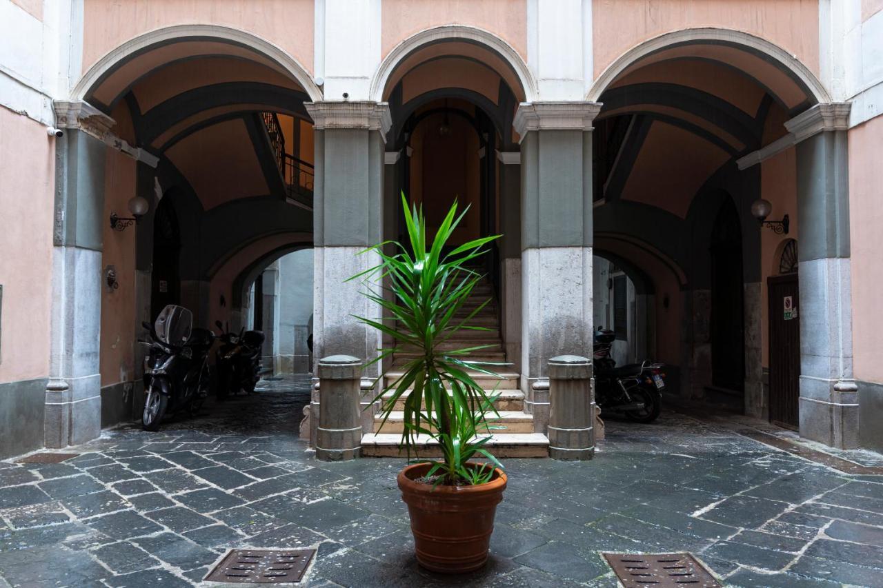 Bella Domus Suites Salerno Bagian luar foto