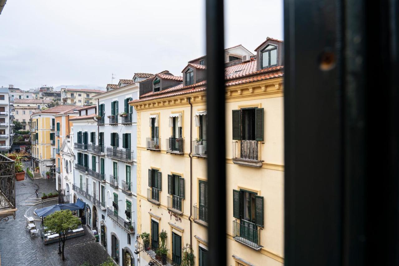 Bella Domus Suites Salerno Bagian luar foto