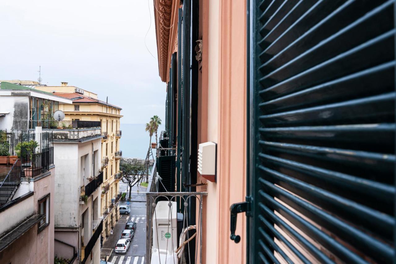 Bella Domus Suites Salerno Bagian luar foto