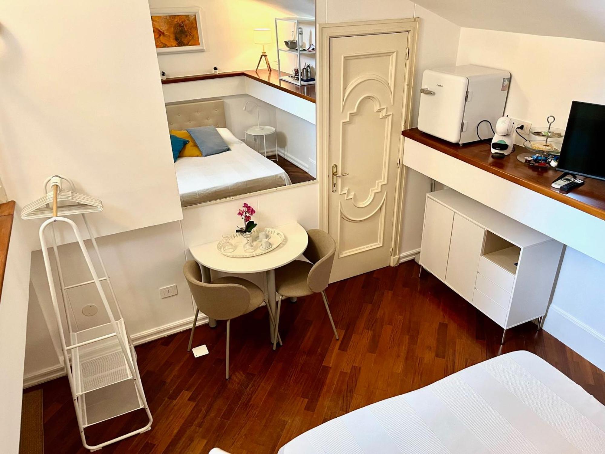 Bella Domus Suites Salerno Bagian luar foto