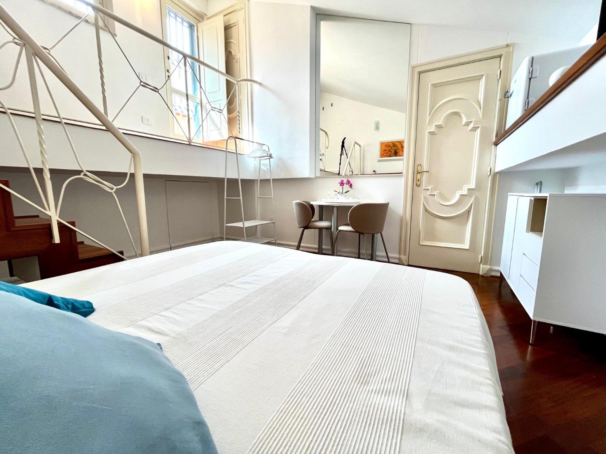 Bella Domus Suites Salerno Bagian luar foto