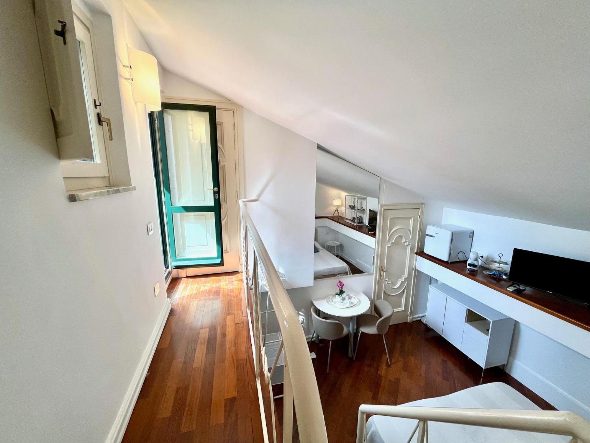 Bella Domus Suites Salerno Bagian luar foto