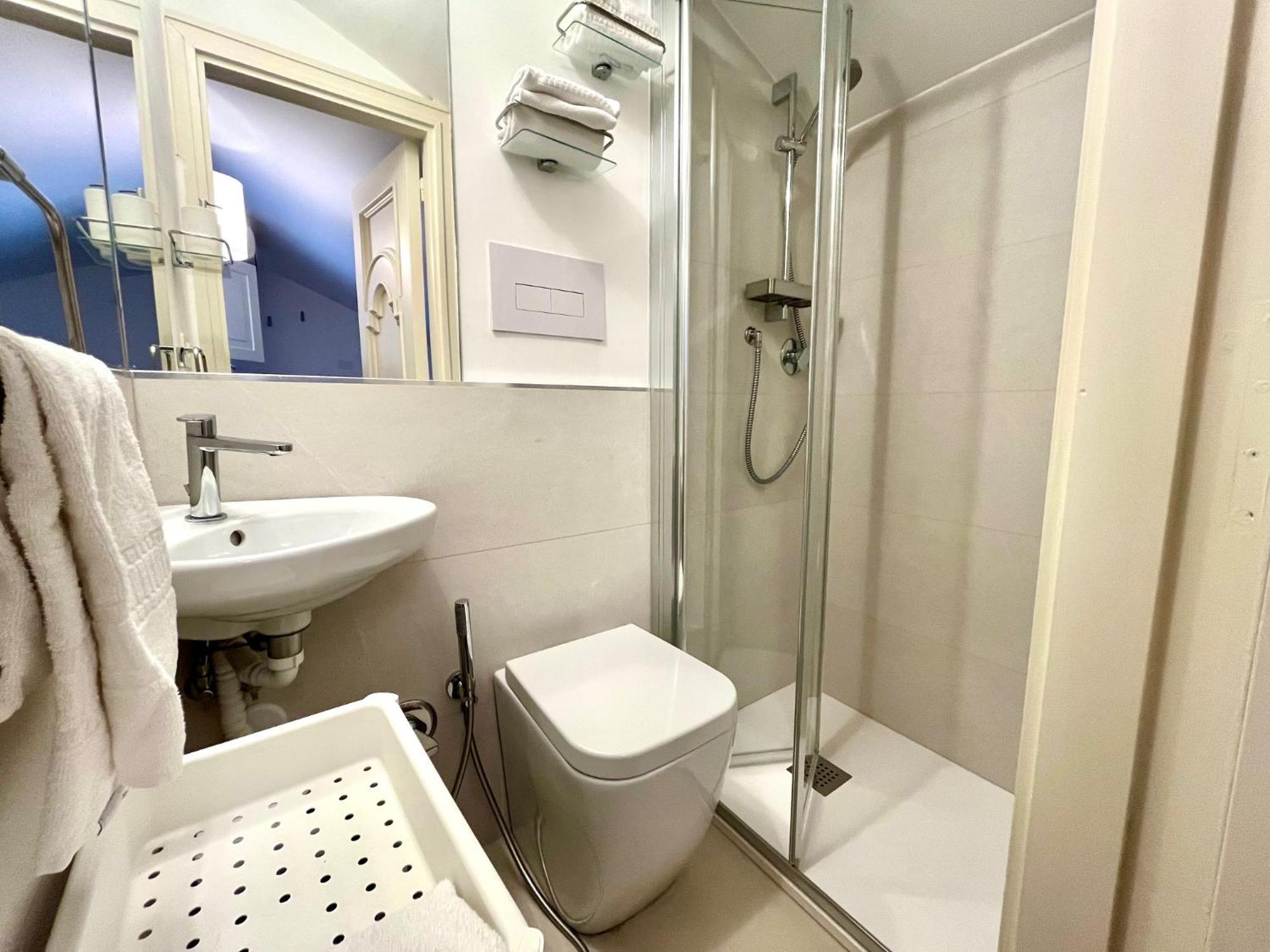 Bella Domus Suites Salerno Bagian luar foto